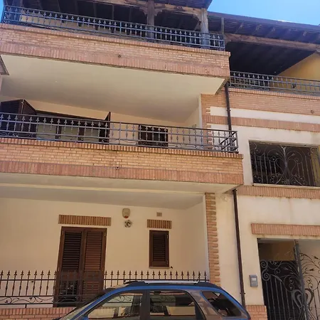 Apartment Completo 2°piano Aradeo